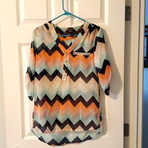 3/4 length fun top! Business casual or date night!